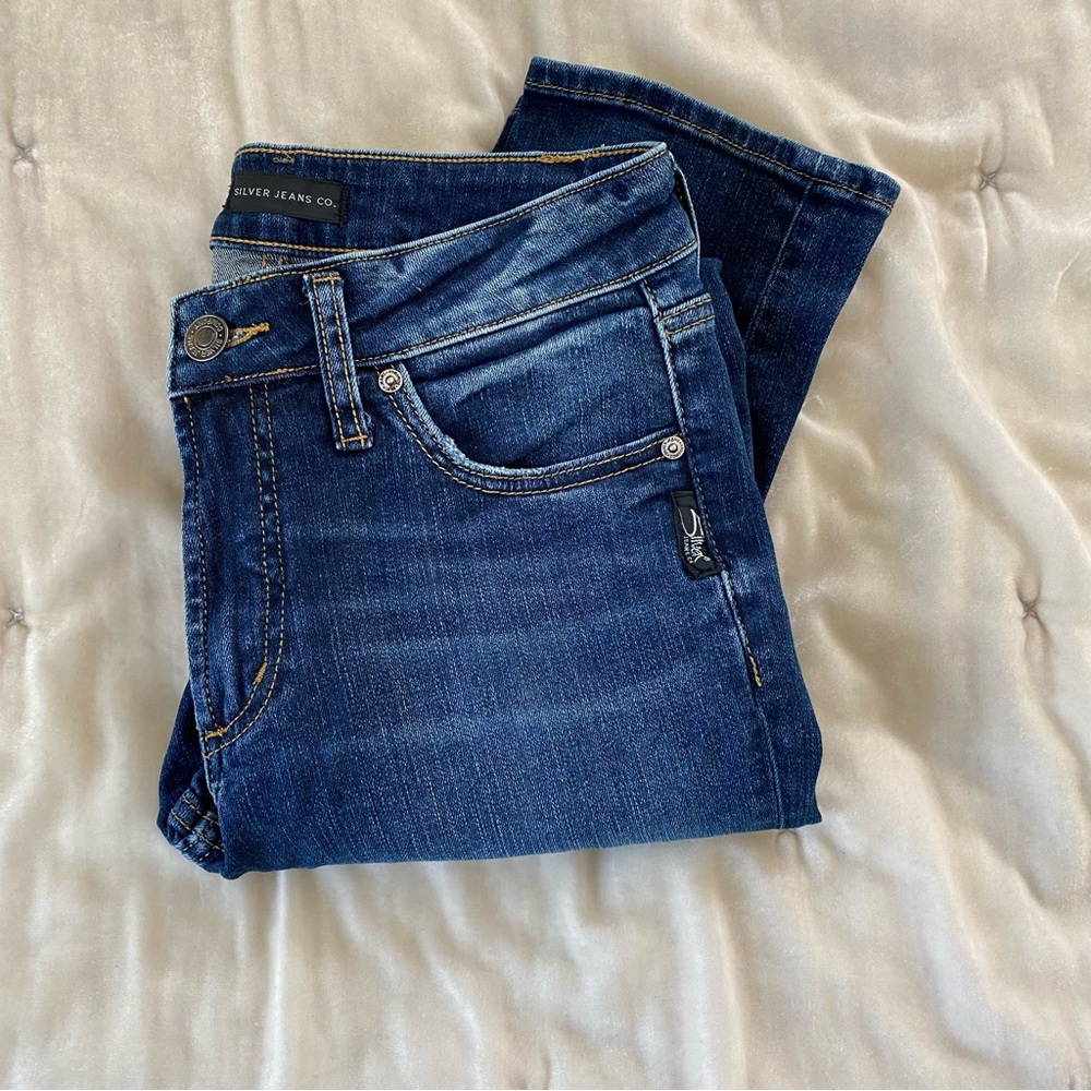 Silver Jeans Avery Straight jean dark wash no distressing 27 waist